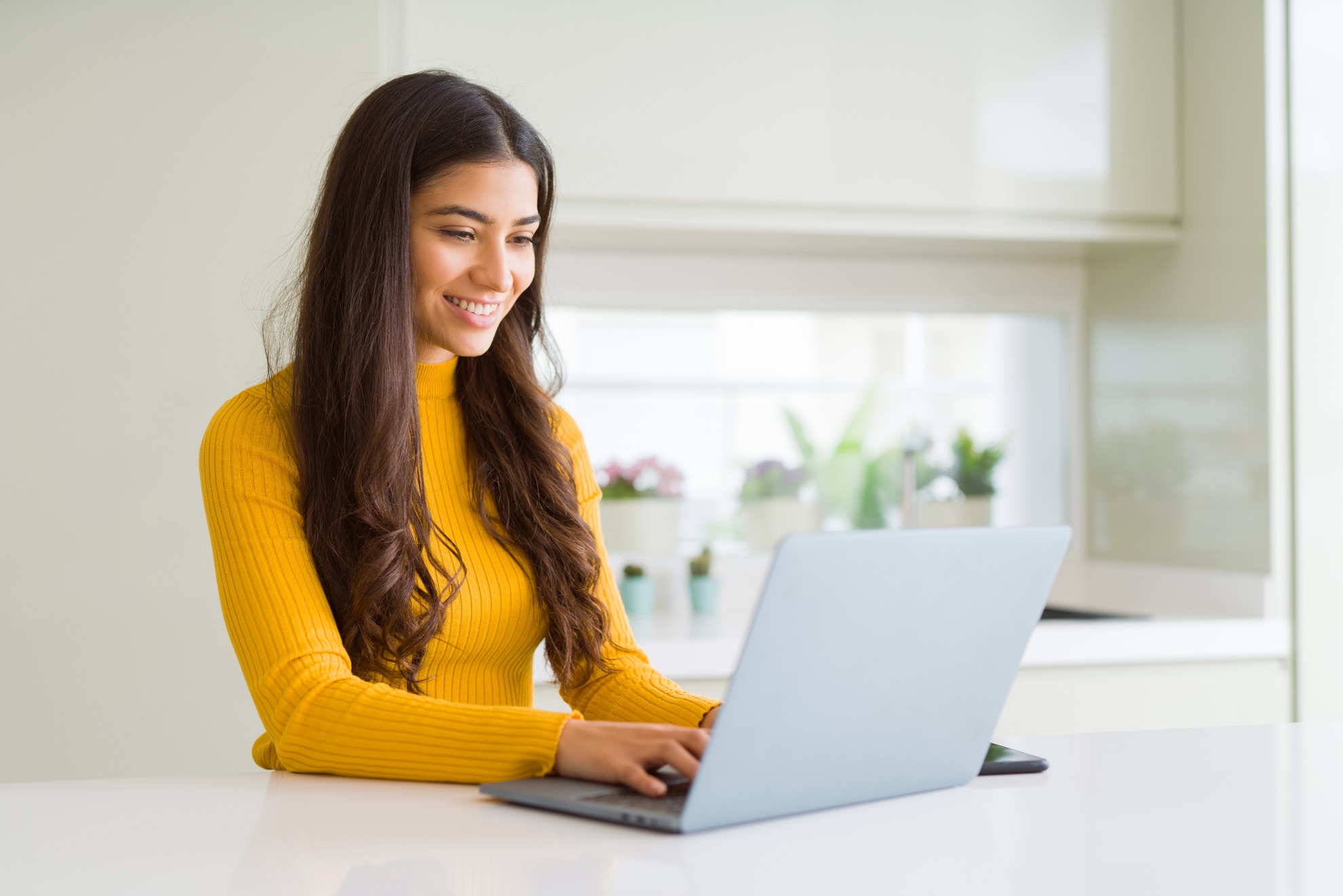 Friend Makes Point Of Commenting On Every Message In Group Chat Before Talking About Herself